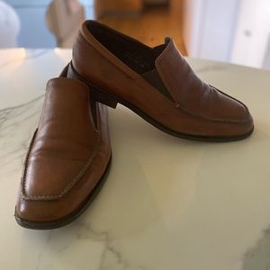 Banana Republic Men’s size 11.5 slip on loafers in brown leather & wooden heal.